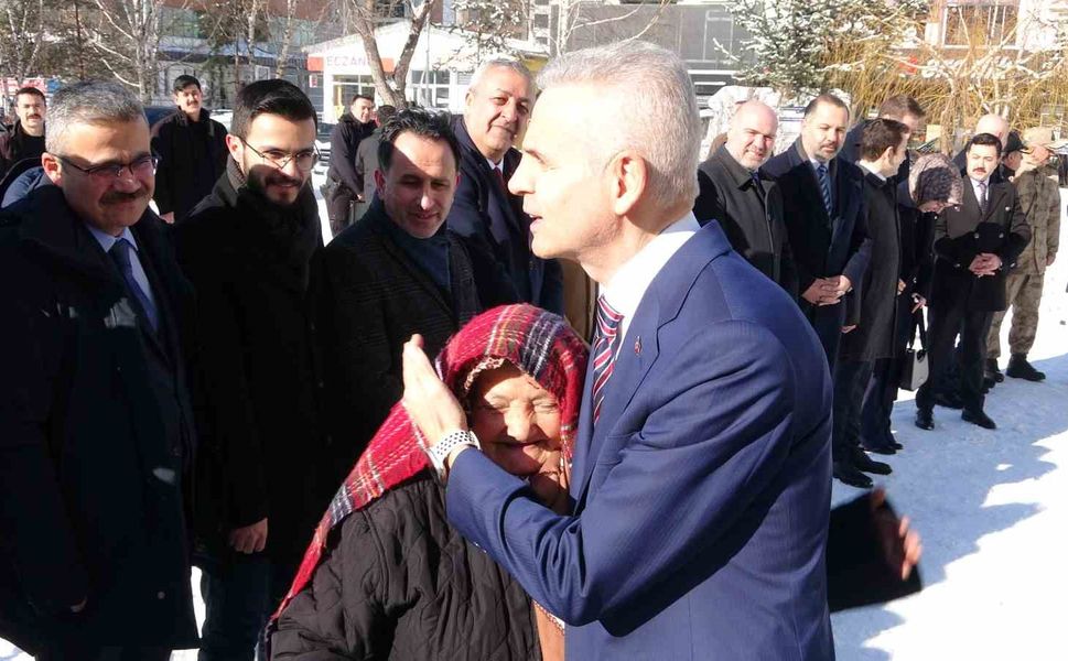 Vali Çiçekli görevine başladı