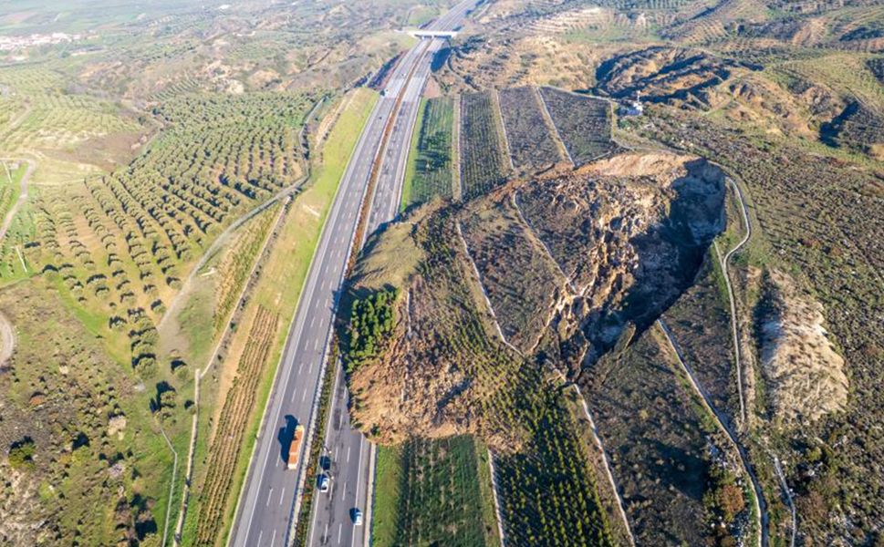 Yağış Sonrası Heyelan: İstanbul-İzmir Otoyolu Manisa Geçişinde Ulaşım Tek Şeride Düştü