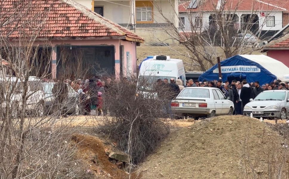 Ankara'da boşanma aşamasındaki eşi tarafından öldürülen kadın toprağa verildi