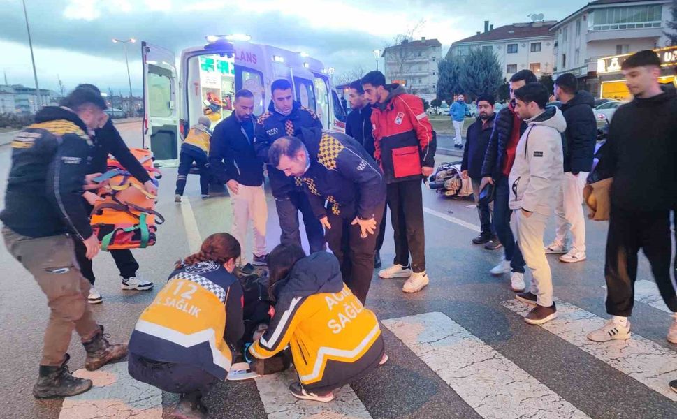 Ankara'da dengesini kaybeden motokurye yola savruldu