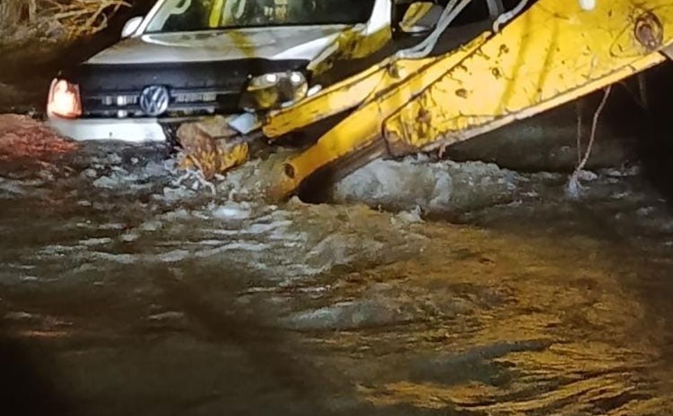 Ankara'da suya kapılan araç yaklaşık 150 metre sürüklendi