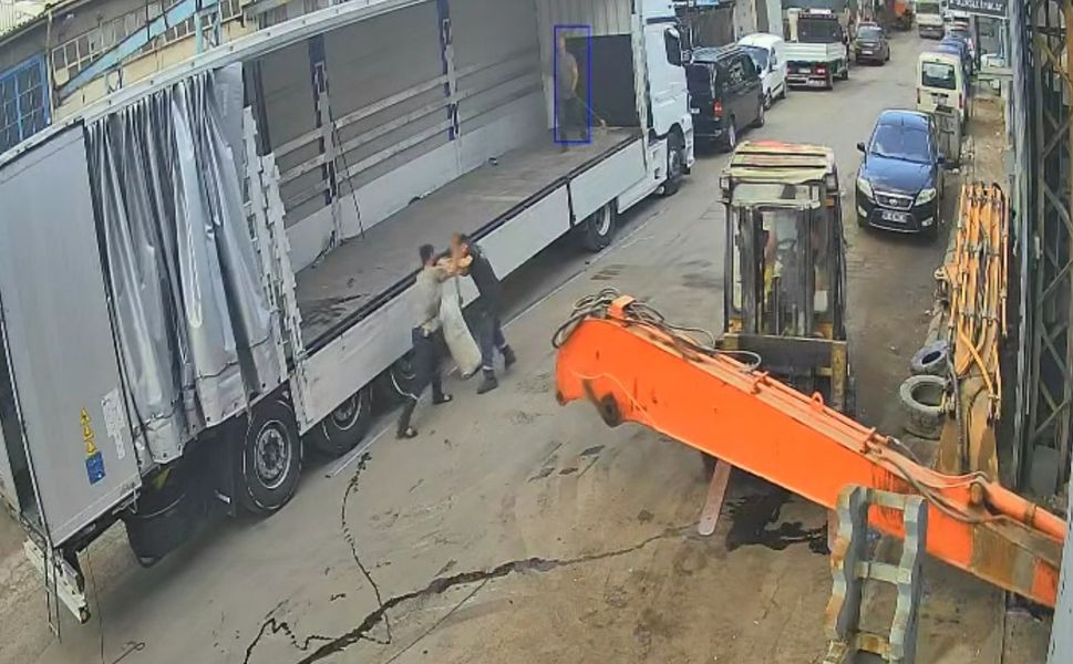 Ayağından vince asılan zihinsel engelli vatandaşın aynı iş yerinde daha önce de darp edildiği ortaya çıktı