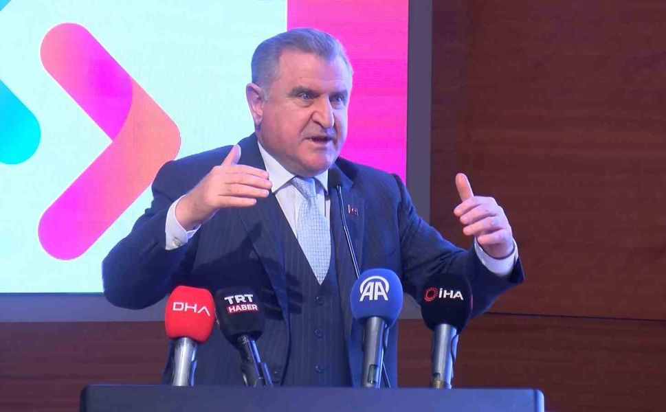 Bakan Bak: 'Cumhurbaşkanımız dijitalleşme konusunda önümüzü açıyor'