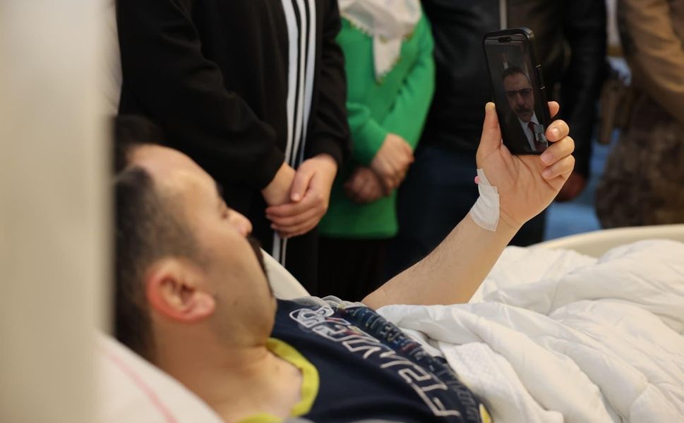 Bakan Çiftçi, operasyonda yaralanan özel harekat polisiyle görüntülü konuştu