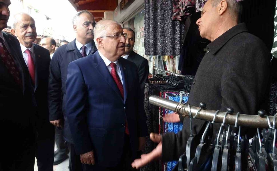 Bakan Güler, Kilis'te esnaf ve vatandaşlarla bir araya geldi