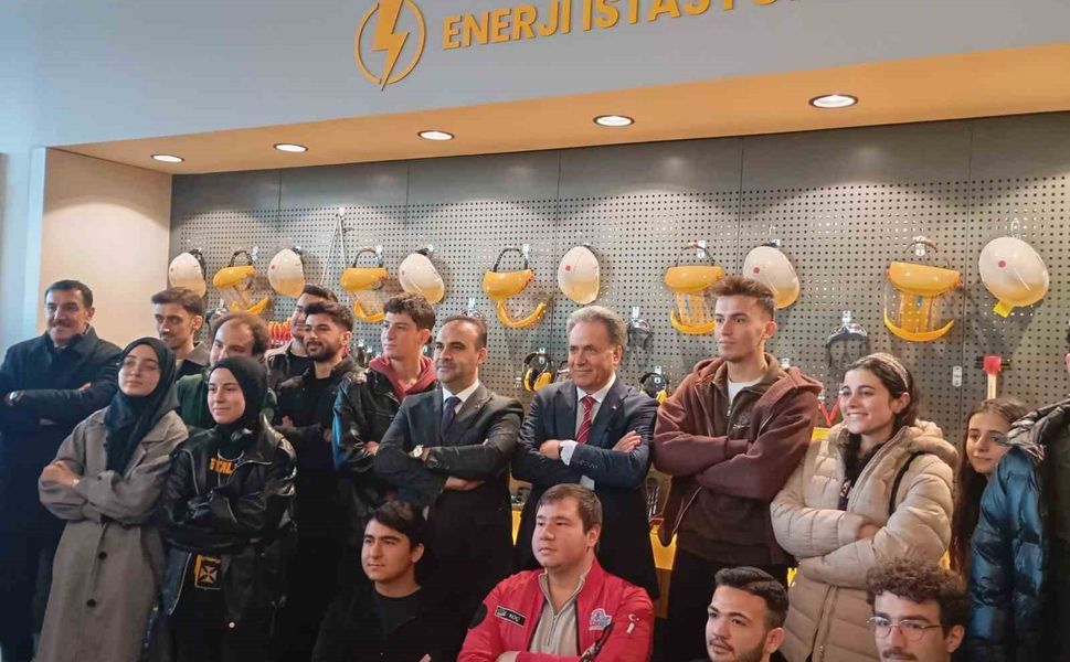 Bakan Kacır, İnönü Üniversitesi'nde Milli Teknoloji Atölyesi'nin açılışını yaptı