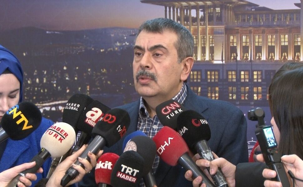 Bakan Tekin: 'Ben Özgür Özel kadar midesi geniş bir adam değilim'