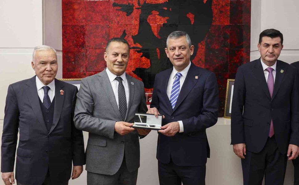 CHP Genel Başkanı Özel, şehit ve gazi dernek temsilcileriyle bir araya geldi