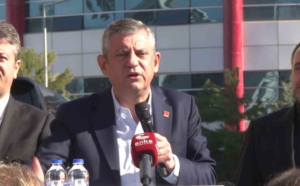 CHP Genel Başkanı Özgür Özel vatandaşlarla bir araya geldi