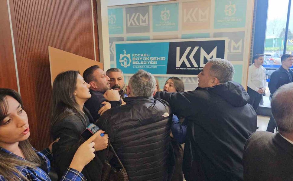 CHP'li meclis üyesinden ağza alınmayacak küfürler