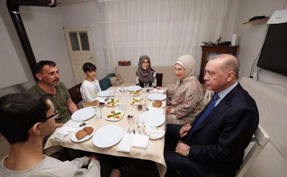 Cumhurbaşkanı Erdoğan, iftarda Kayacık ailesinin misafiri oldu