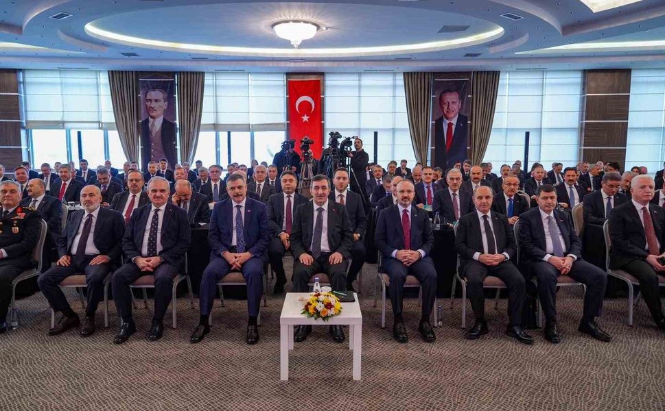 Cumhurbaşkanı Yardımcısı Yılmaz: 'Sadece metropol şehirlerin enerjisiyle Türkiye Yüzyılı'nı gerçekleştiremeyiz'