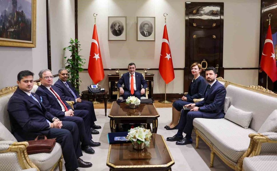 Cumhurbaşkanı Yardımcısı Yılmaz: 'Türkiye olarak D-8'in etkinliğini artıracak bu dönüşüm sürecine samimi ve güçlü destek vermeye devam edeceğiz'