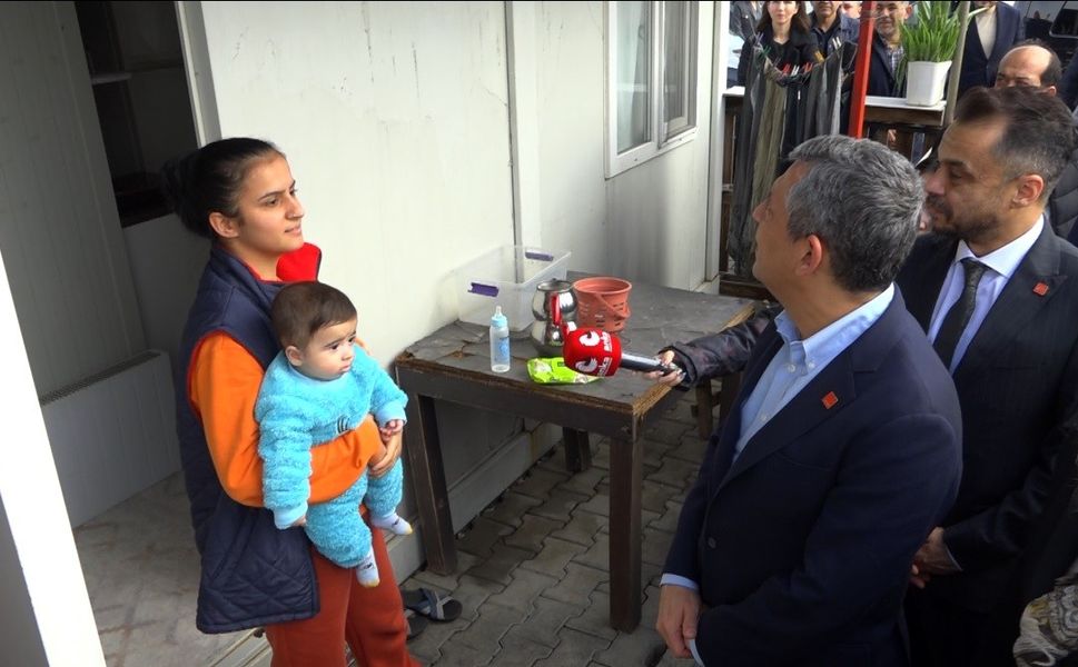 'Eşimin geliri yok, işsiz' diyen kadının kocasının sigortalı işte çalıştığı ve 3 araçları olduğu ortaya çıktı