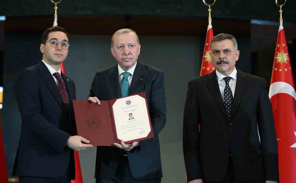 Gercüş Kaymakamı Muhammed Öztaş'a Cumhurbaşkanlığı Külliyesinde anlamlı ödül