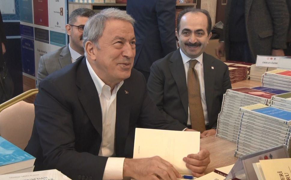 Hulusi Akar 'Külliye'de Ramazan Kitap Günleri'nde okurlarıyla buluştu
