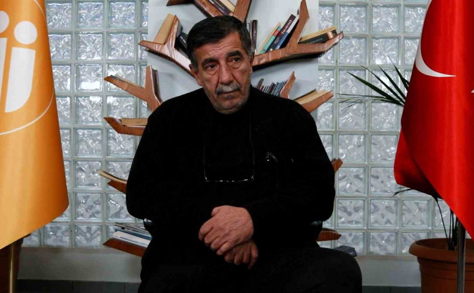 İkinci depreme ameliyatta yakalanıp, hekimlerin sedyeye sarılarak koruduğu Kenan Karadağ o anları anlattı