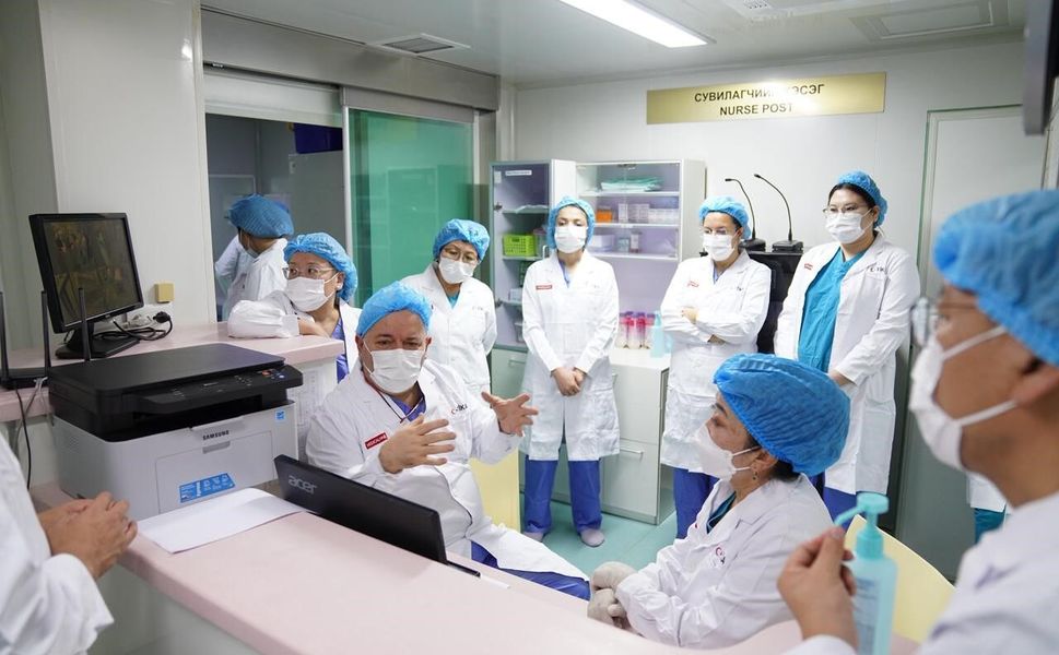 Moğolistan'daki ilk çocuk kemik iliği nakli Türk ve Moğol hekim ekipleri ile birlikte gerçekleştirildi