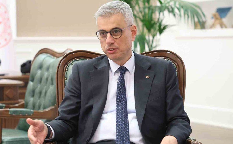 Sağlık Bakanı Memişoğlu, Sigarayı Bırakma Günü'nde Doğa ve sigarayı bıraktırdığı dedesiyle bir araya geldi