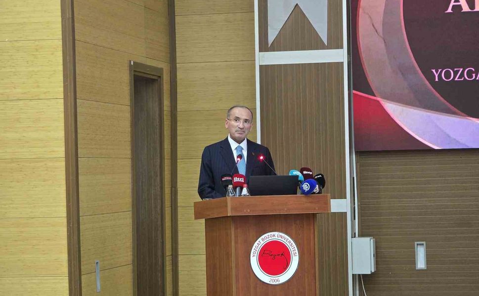 TBMM Başkanvekili Bekir Bozdağ: '1982 Anayasası artık Türkiye'yi taşıyamıyor'