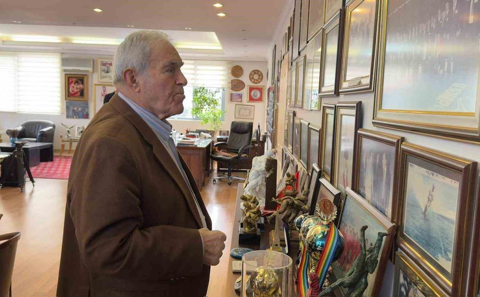 Türk güreşinin önemli ismi Ahmet Ayık'a anlamlı ödül