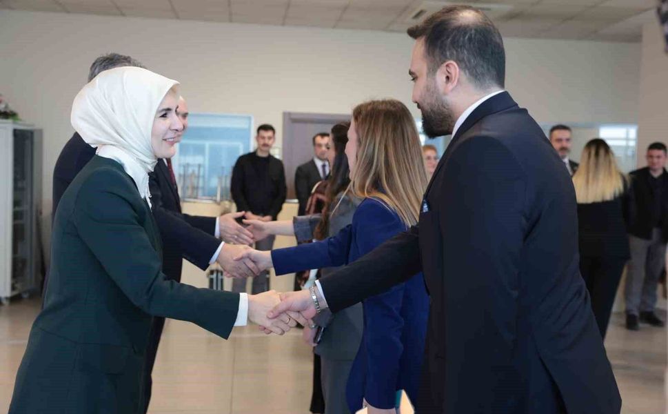 Bakan Göktaş personel ile bayramlaştı