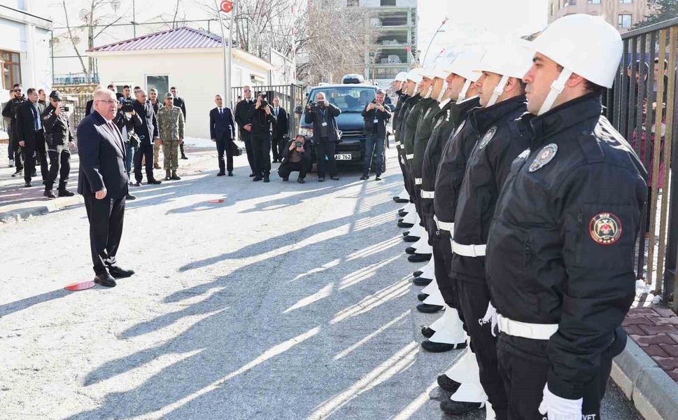 Bakan Güler: 'Türkiye, çatışmanın değil barışın ve sağduyunun tarafında yer almaktadır'