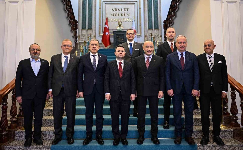 Bakan Gürlek: '10 yılı doldurmayan bir hakim, ticaret mahkemesi başkanı olmayacak'