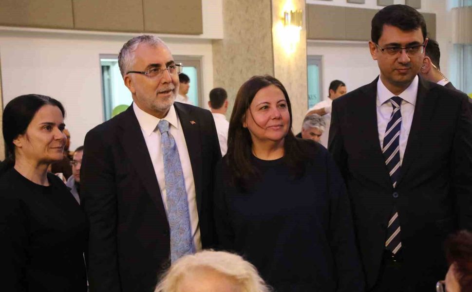 Bakan Işıkhan: 'Türkiye olarak, sulhun ve sağ duyunun hakim olduğu bir diplomasi ortamının tesisi için çalışmaya devam edeceğiz'