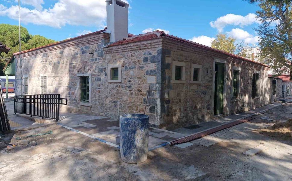 Bakan Uraloğlu: '60 Gar ve istasyonumuzu hem tarihi kimliğini koruyarak hem de modern ihtiyaçlara uygun hale getirerek yeniledik'