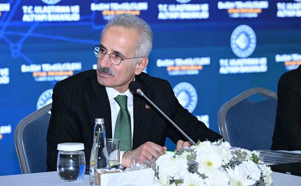 Bakan Uraloğlu: '800 tane geminin hala Hürmüz Boğazı'nda olduğunu söyleyebilirim'