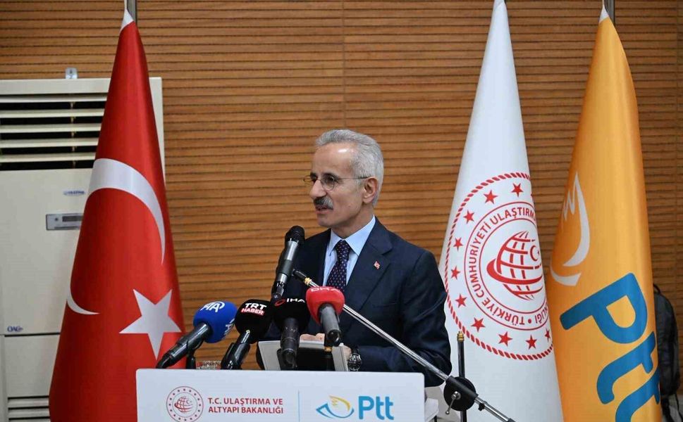 Bakan Uraloğlu: 'Günlük kargo kabulü 1 milyon adedi aşarak tarihi bir seviyeye ulaştı'