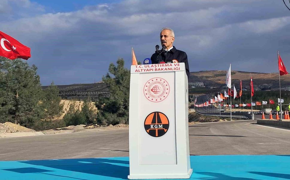 Bakan Uraloğlu: 'Kilis'in ulaşım ve iletişim altyapısına 24 yılda yaklaşık 9,3 milyar lira yatırım gerçekleştirdik'