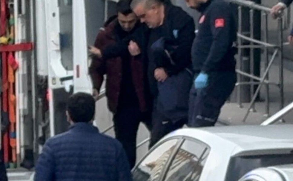 Başkan Bozbey'in de dahil olduğu soruşturmada gözaltındaki müteahhit fenalaştı, ambulansla hastaneye kaldırıldı