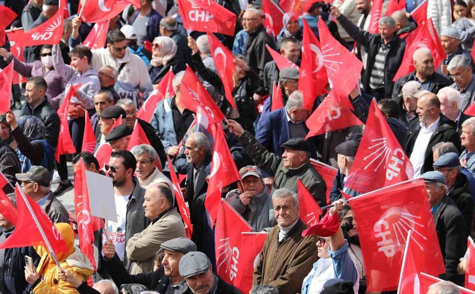 CHP Genel Başkanı Özel: 'Kapı kapı gezeceğiz, sokak sokak dolaşacağız, neyi, nasıl düzelteceğimizi söyleyeceğiz'