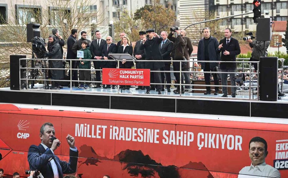 Özgür Özel Kuşadası’nda Konuştu: “Belediyelere Yönelik Süreç Siyasi Operasyon”