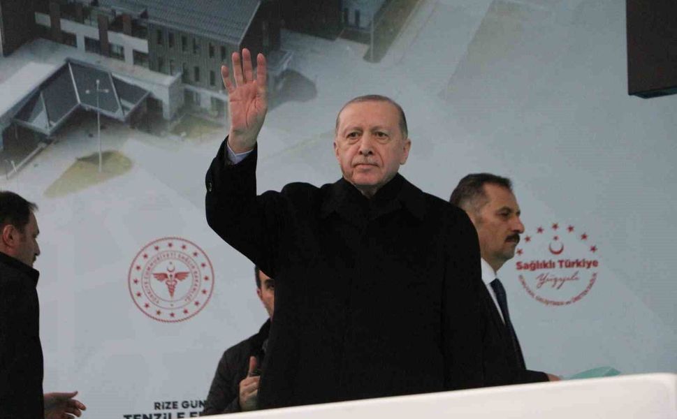 Cumhurbaşkanı Erdoğan: 'Etrafımızda füzeler uçuşuyor ama ana muhalefetin umurunda bile değil'