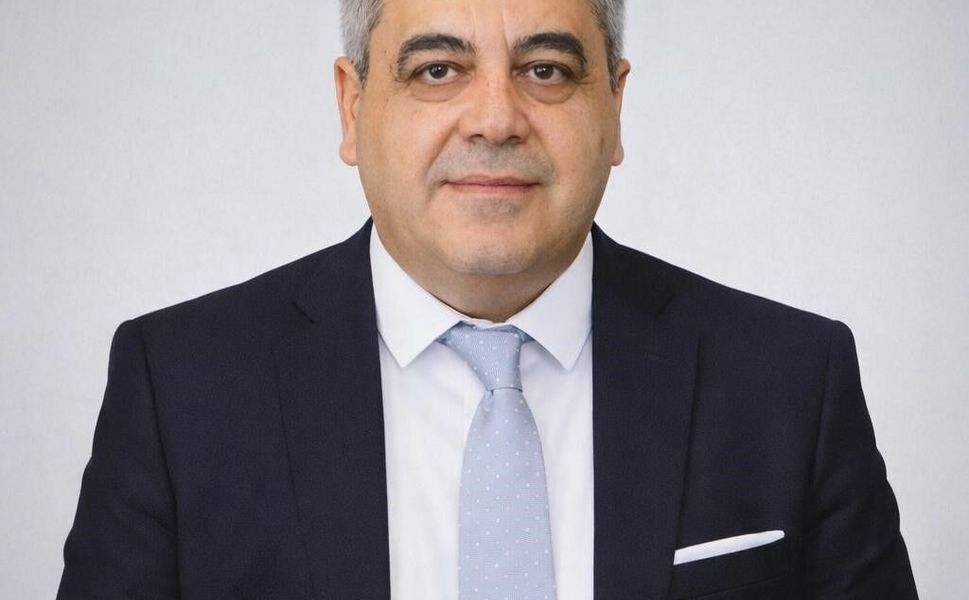 Diyarbakırlı iş adamlarından eski Bakan Eker'e destek