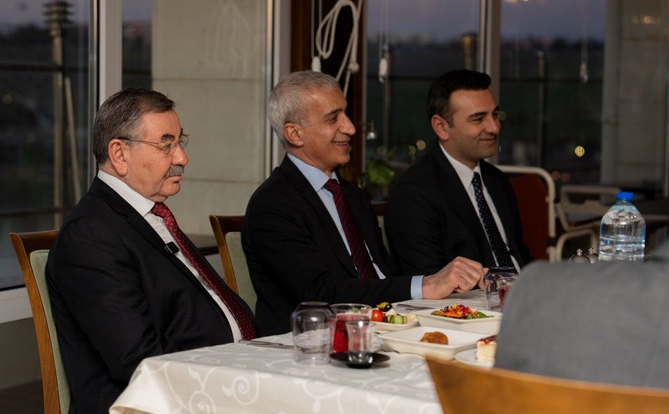 Gölbaşı ilçe erkanı iftarda bir araya geldi