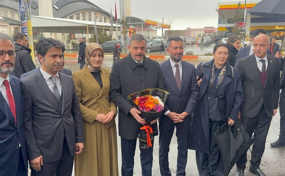 İçişleri Bakanı Çiftçi, AK Parti Ağrı İl Başkanlığını ziyaret etti