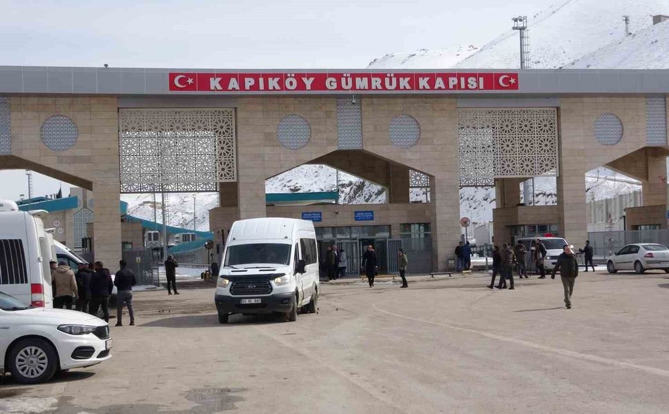 Kapıköy Gümrük Kapısı'nda geçişler kontrollü sürüyor