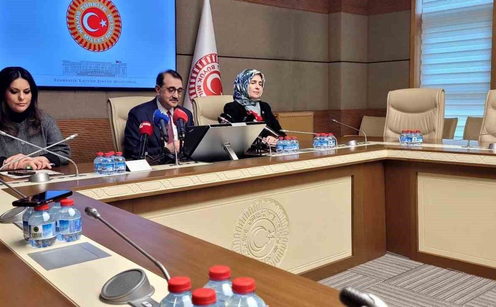 TBMM Yapay Zeka Araştırma Komisyonu Başkanı Dönmez: 'Türkiye, yapay zeka çağında edilgen bir ülke olmayacaktır'