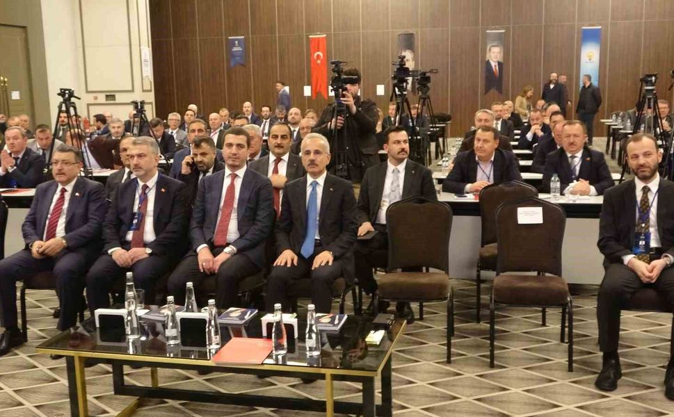 Ulaştırma ve Altyapı Bakanı Uraloğlu: 'Karadeniz'e demiryolu Samsun'dan Sarp'a uzanacak'