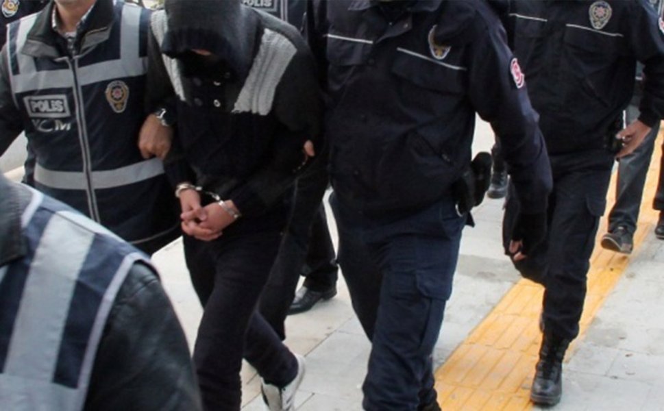 Uşak Belediyesi'ne yönelik rüşvet soruşturmasında gözaltına alınan 28 şüpheli İstanbul'a getirildi