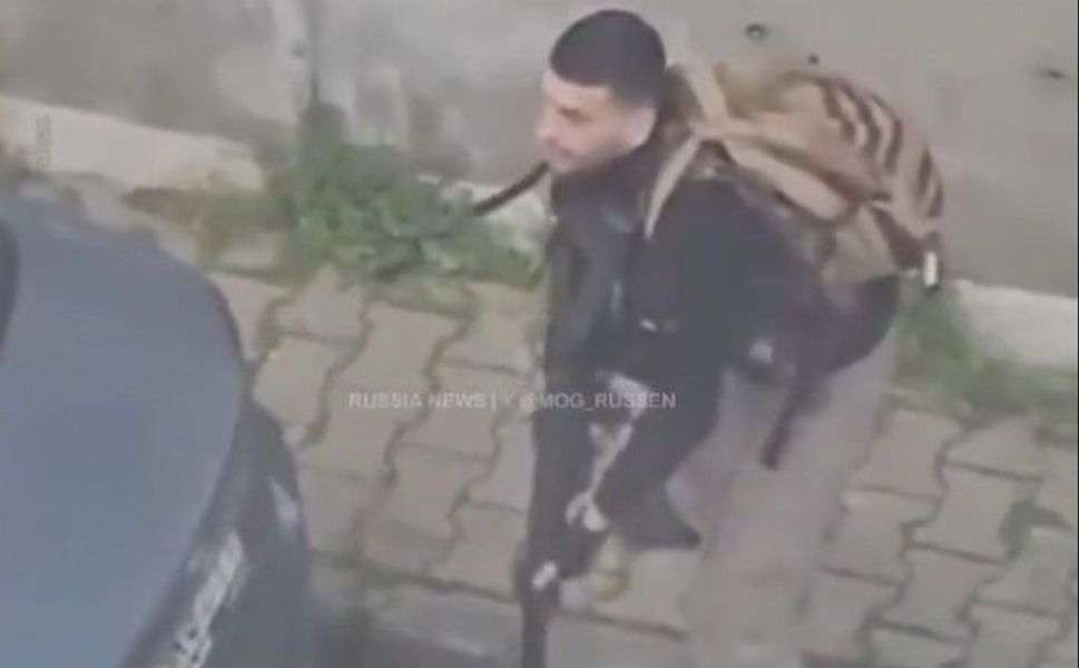 İsrail Konsolosluğu önündeki çatışma kameralara böyle yansıdı