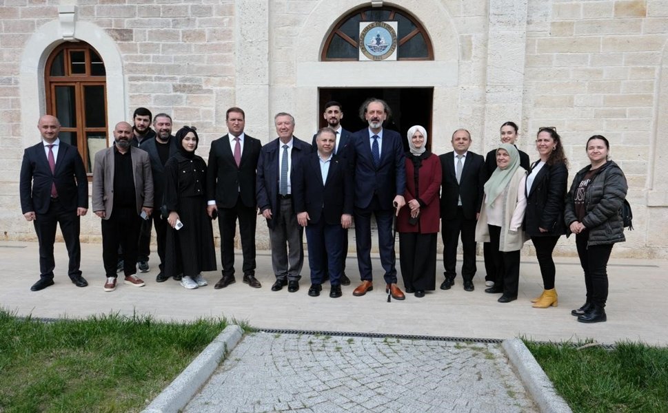 AK Parti İstanbul Milletvekilleri, cuma günleri sahaya inerek vatandaşlarla buluşuyor