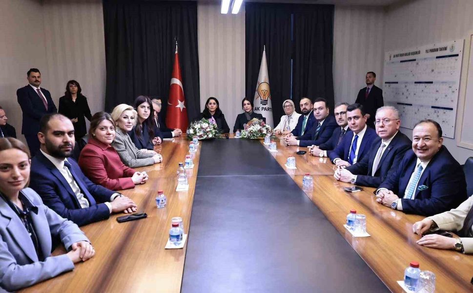 AK Parti'de devir teslim: Nilhan Ayan göreve başladı