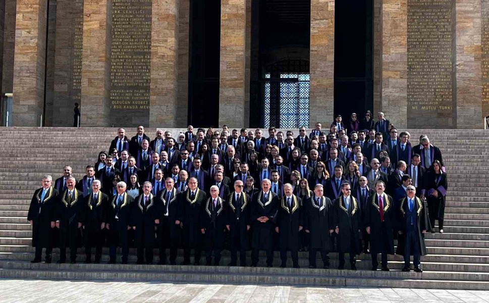Anayasa Mahkemesi heyeti Anıtkabir'i ziyaret etti