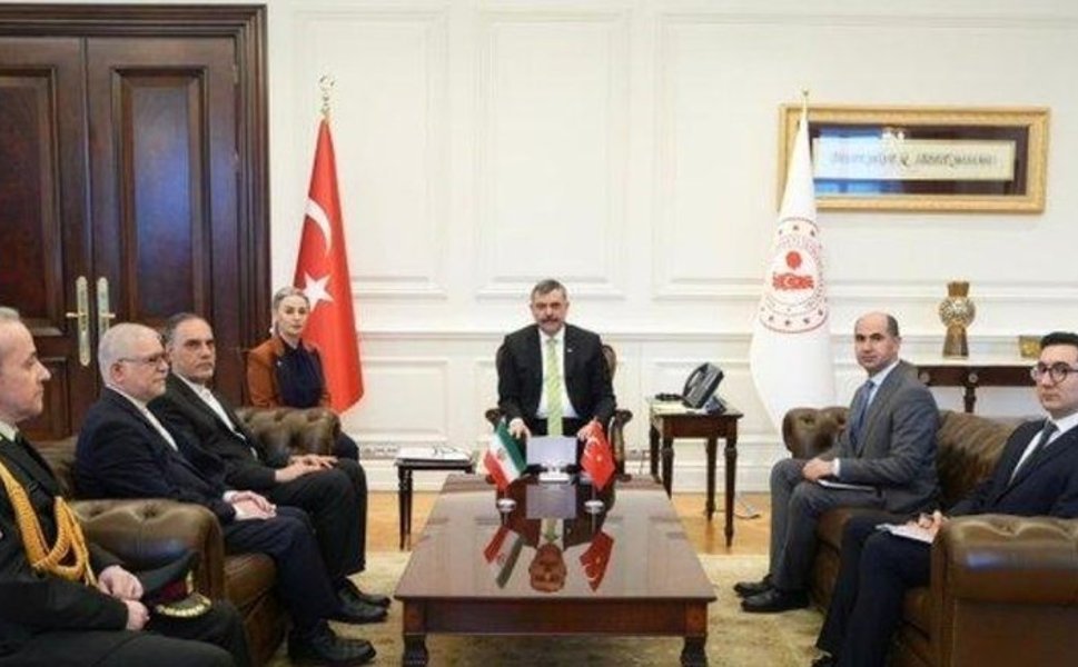 Bakan Çiftçi, İran'ın Ankara Büyükelçisi Habibullahzadeh ile bir araya geldi