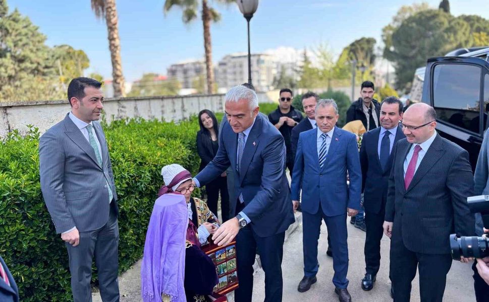 Bakan Ersoy: '2025 yılında 27 ülkede gerçekleştirdiğimiz dijital reklam kampanyalarıyla 4,9 milyon gösterim sağladık'